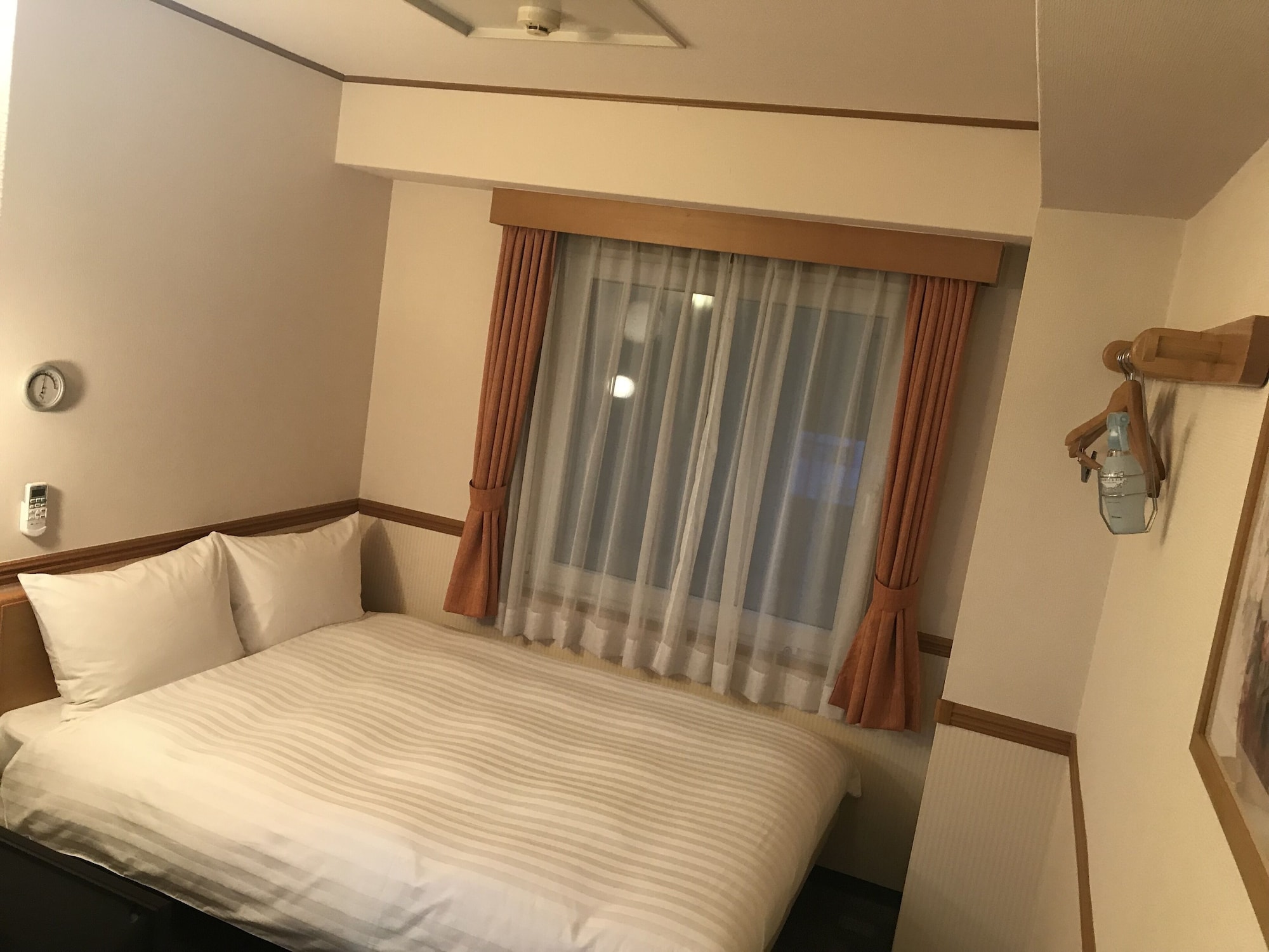 ECONOMY, DOUBLE BED, SMOKING