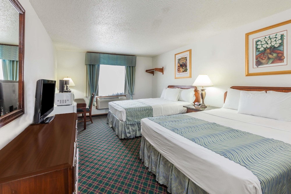 Super 8 By Wyndham Irving Dfd Airport South 8/22