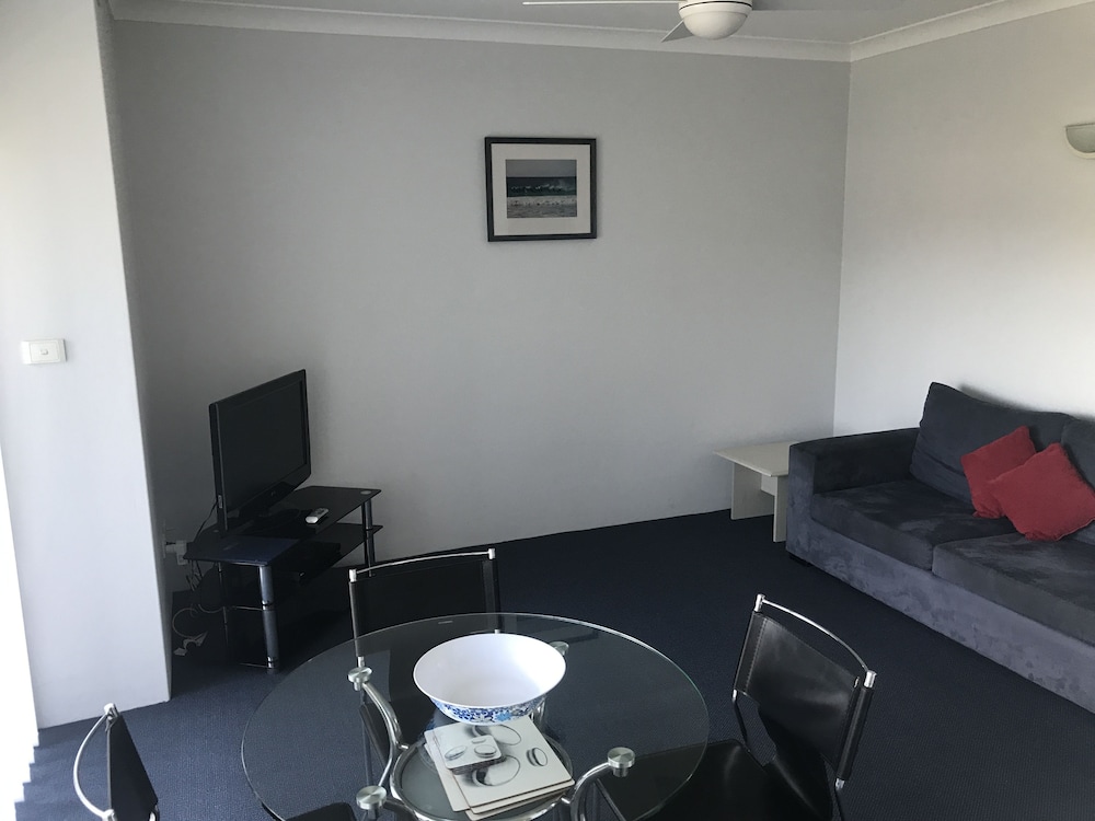 Mollymook Aquarius Apartments 11/19