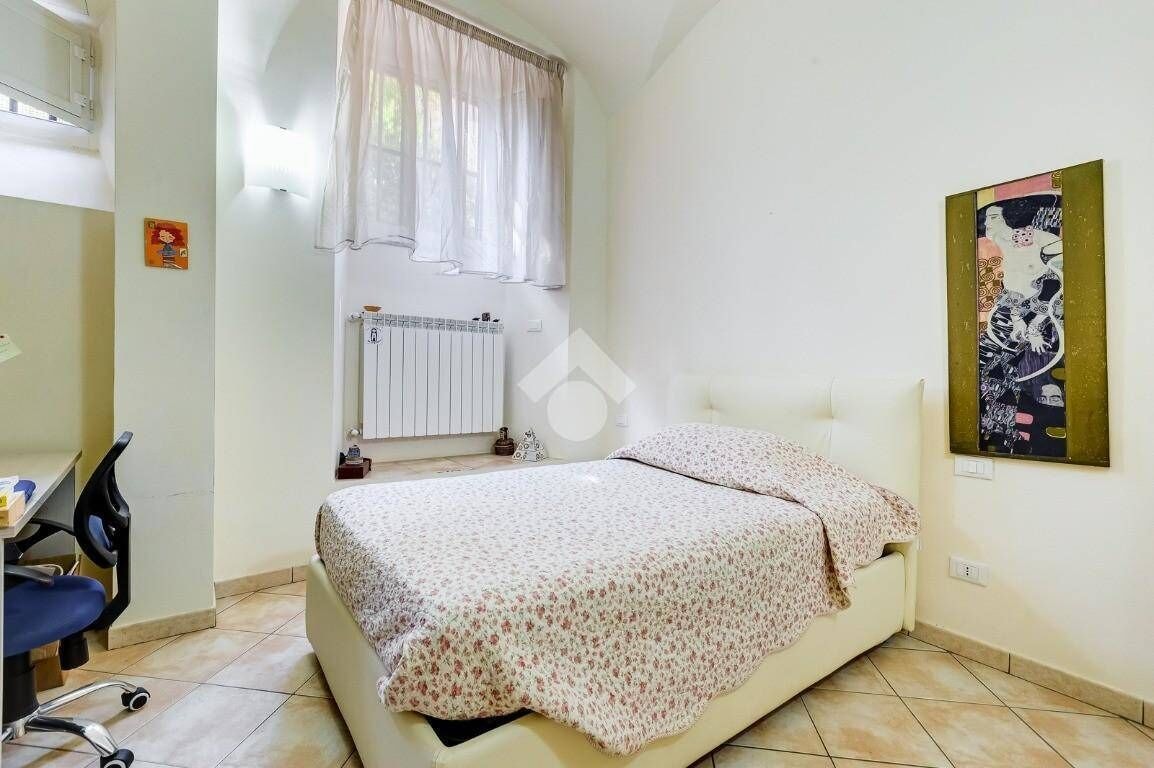ROOM, DOUBLE BED
