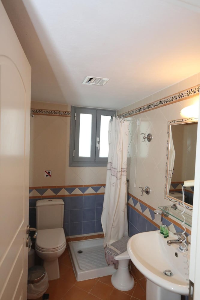 Aigli Hotel Syros 31/33