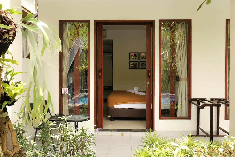 Dewivilla Hotel 8/50