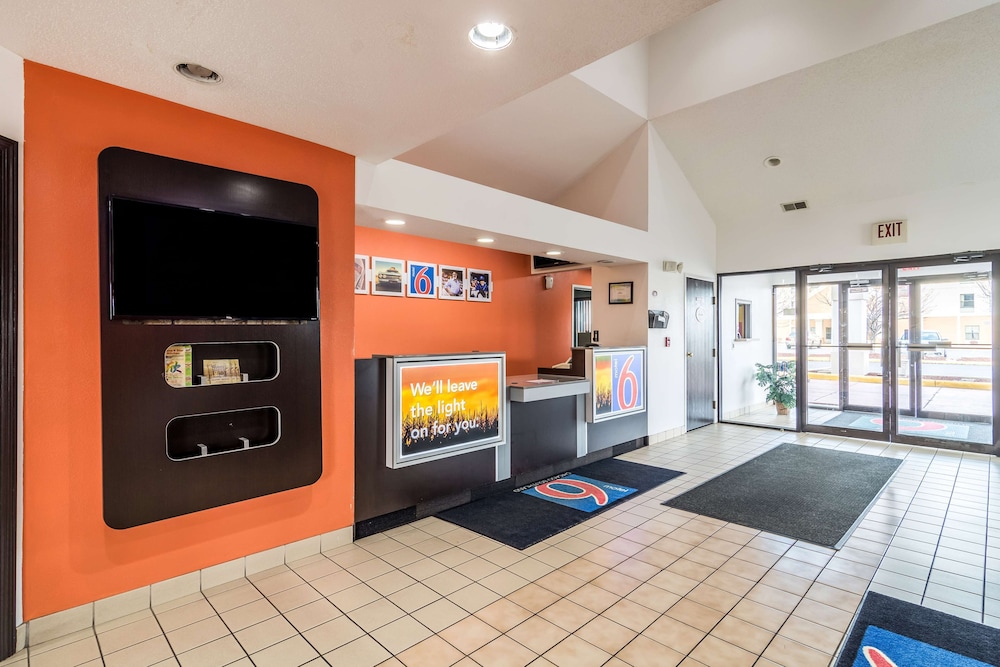Motel6 Harvey, IL 37/47