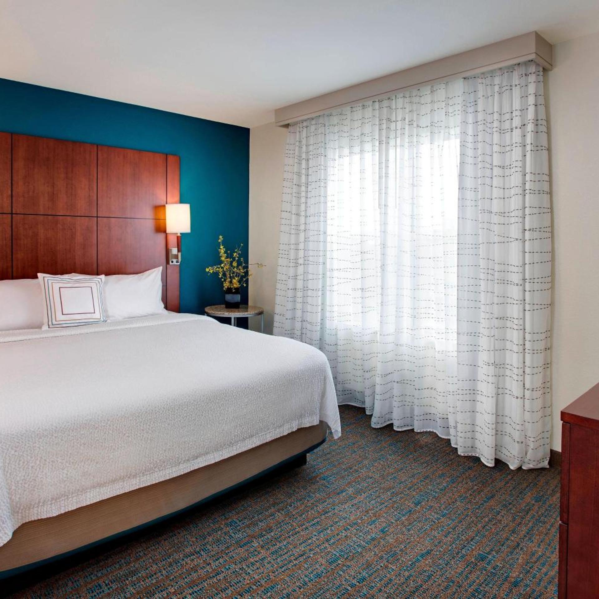 1 Bedroom, Suite, King Bed, Sofa, Large, Corner
