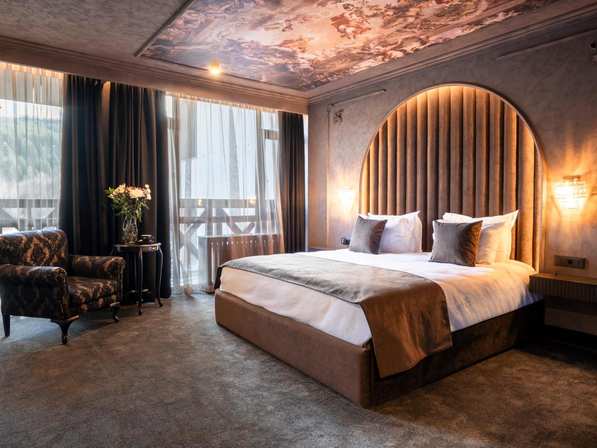 Premier, Queen Bed