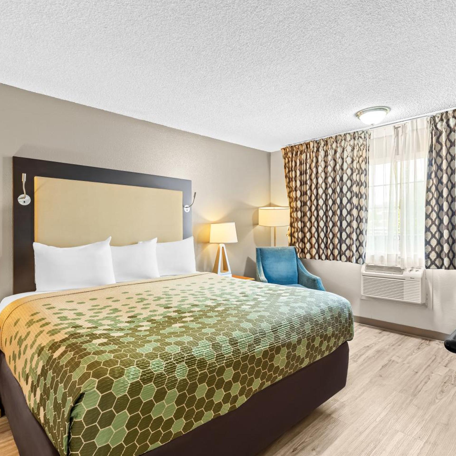 Select, King Bed, Accessible