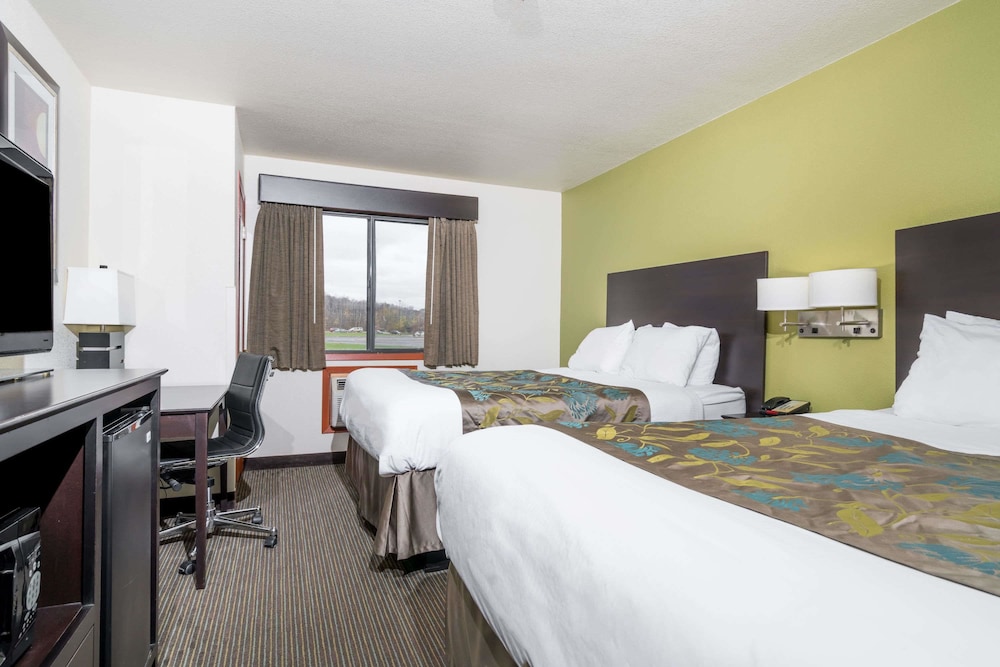 Baymont by Wyndham Eau Claire WI 9/27