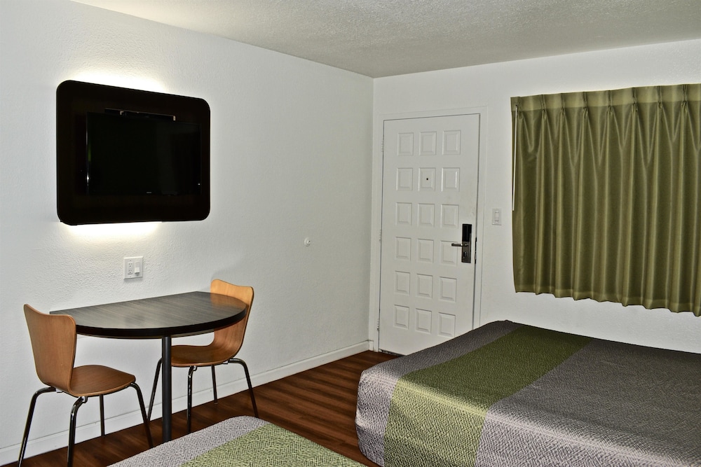 Motel6 Barstow, CA 37/57