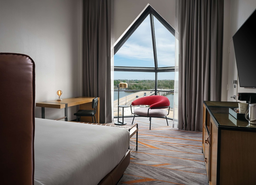 The Landing At Hampton Marina Tapestry Collection By Hilton 16/48