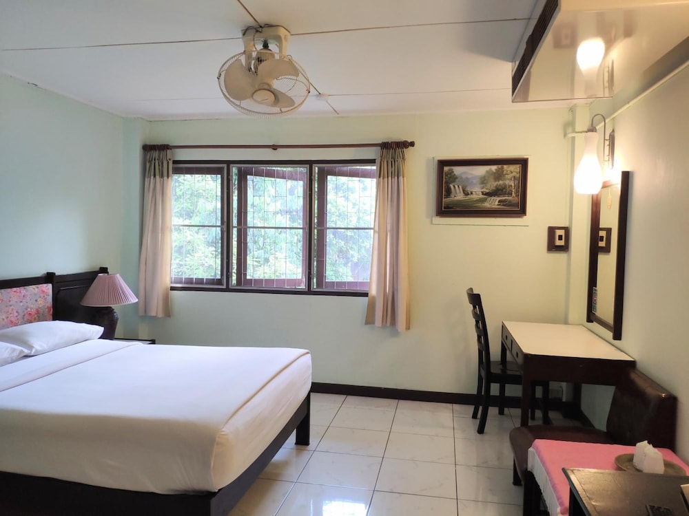 Changpuak Hotel 36/53