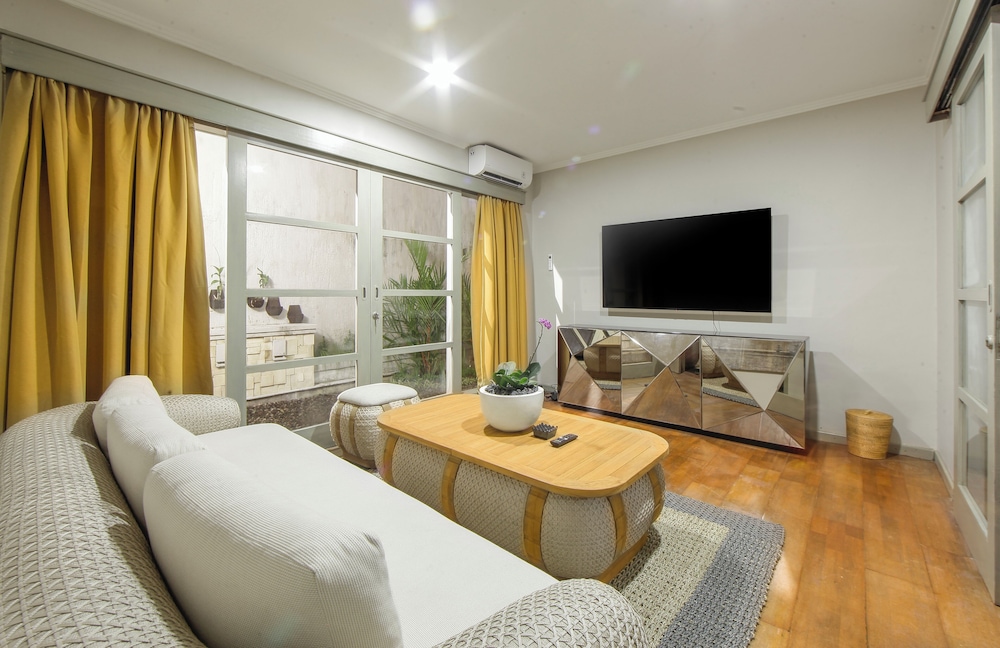THE DAMPATI VILLA 12/25