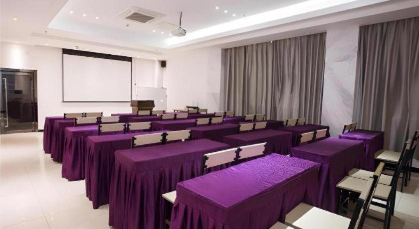 City Comfort Inn Zhanjiang Chikan Overpass 48/54