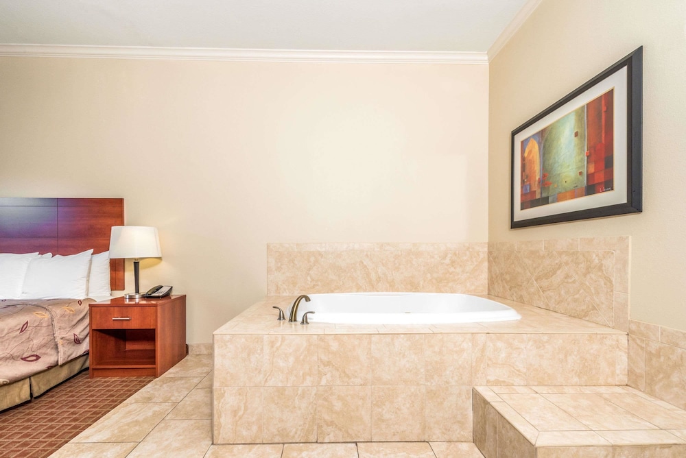 Ramada By Wyndham College Station 23/55