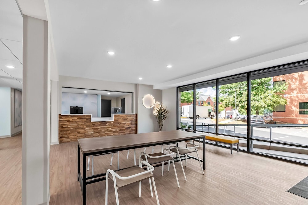 ECHO Suites Extended Stay by Wyndham Sterling 31/41