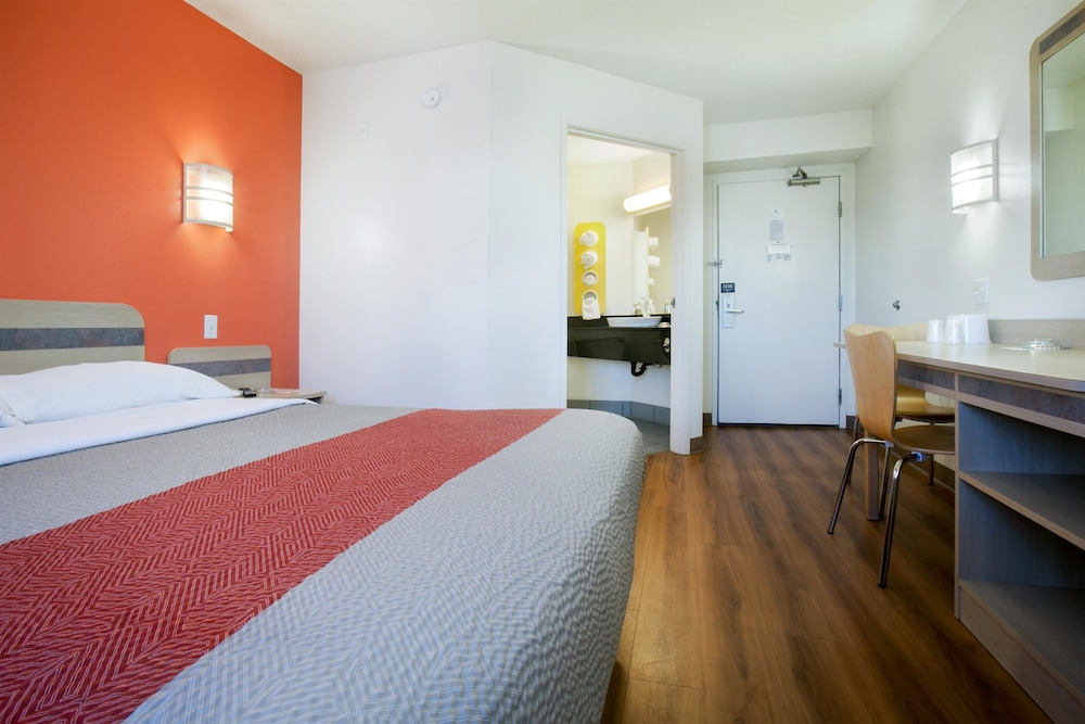 Motel6 Brooklyn Center, MN - Minneapolis 27/48