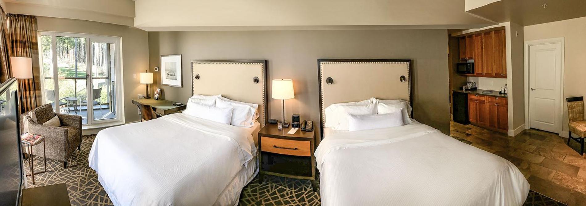غرفة بسرير كينج وسريرين كوين لذوي الإعاقة، Fairways Hotel on the Mountain 2/2
