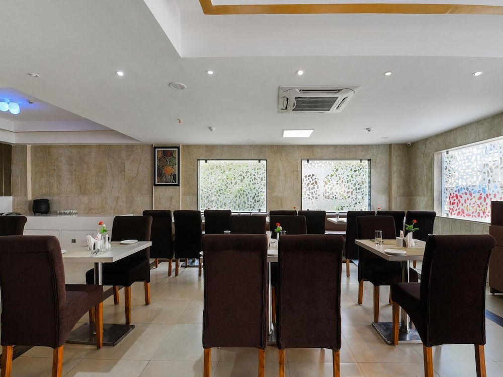 Rohini Jazz Hotel 27/29