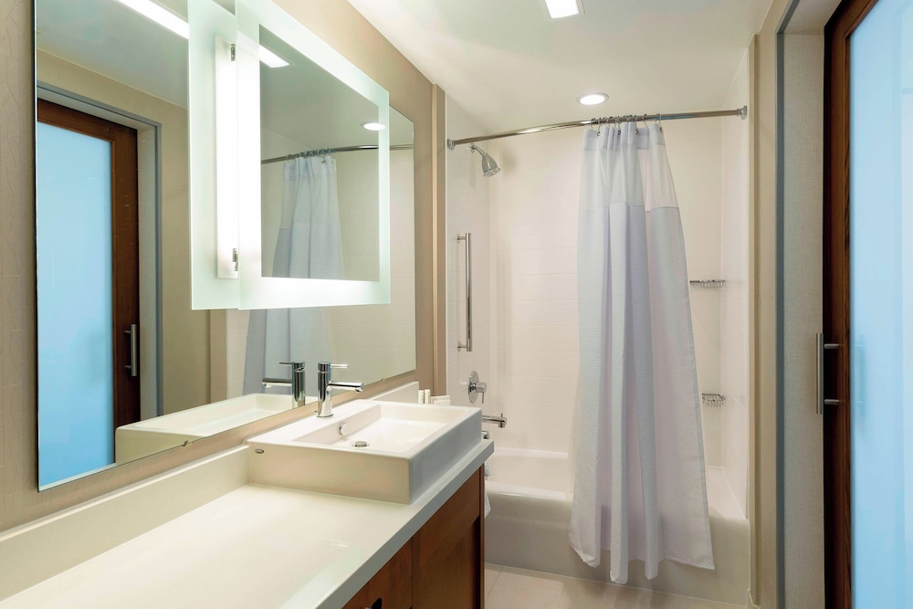 SpringHill Suites Orange Beach at The Wharf 66/66