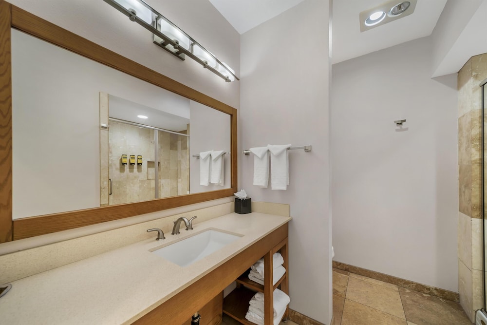 Standard, 2 Queen Beds, Partial Harbour View، Best Western Plus Northwoods Inn 6/6
