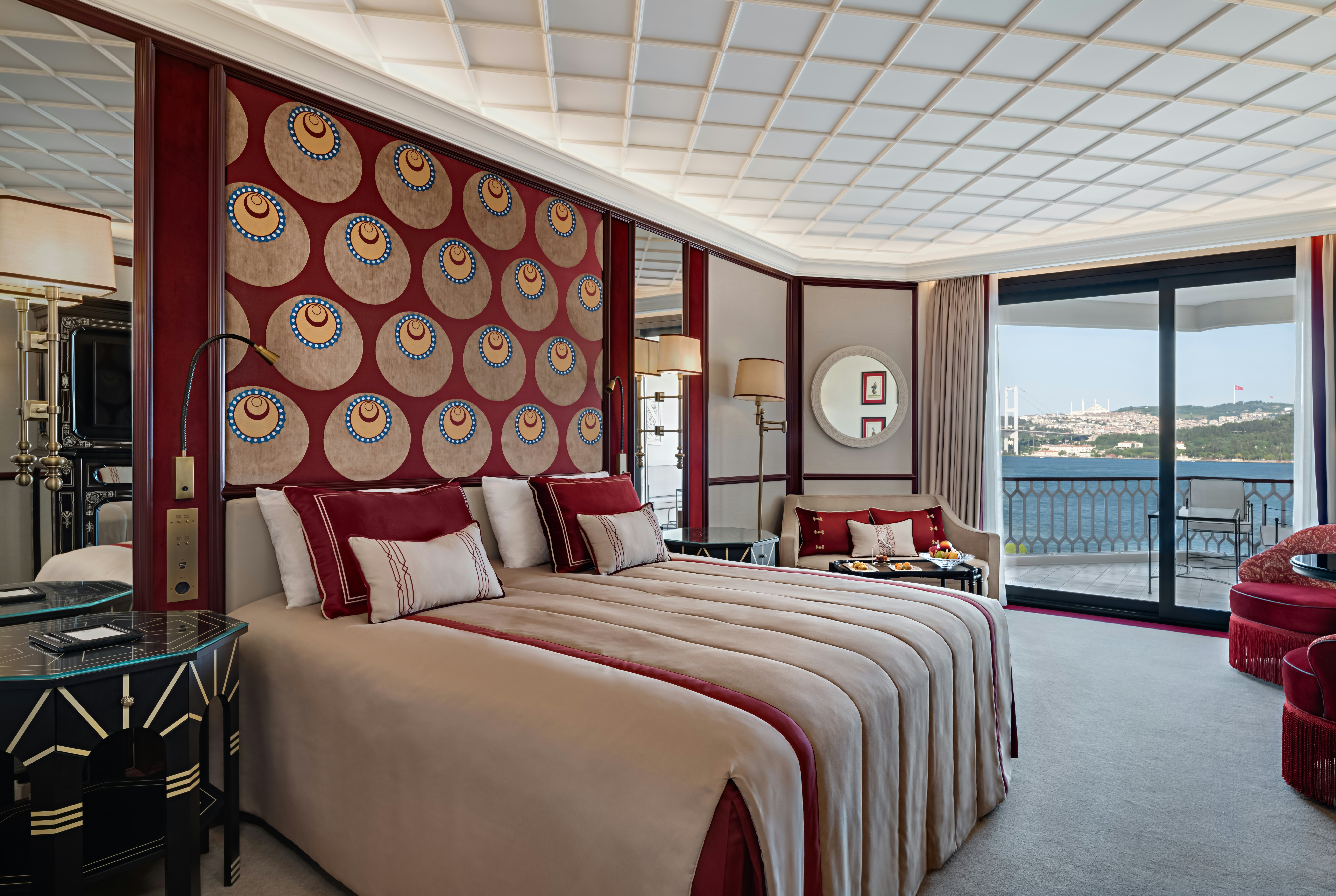 CIRAGAN, KING BED, BOSPHORUS VIEW