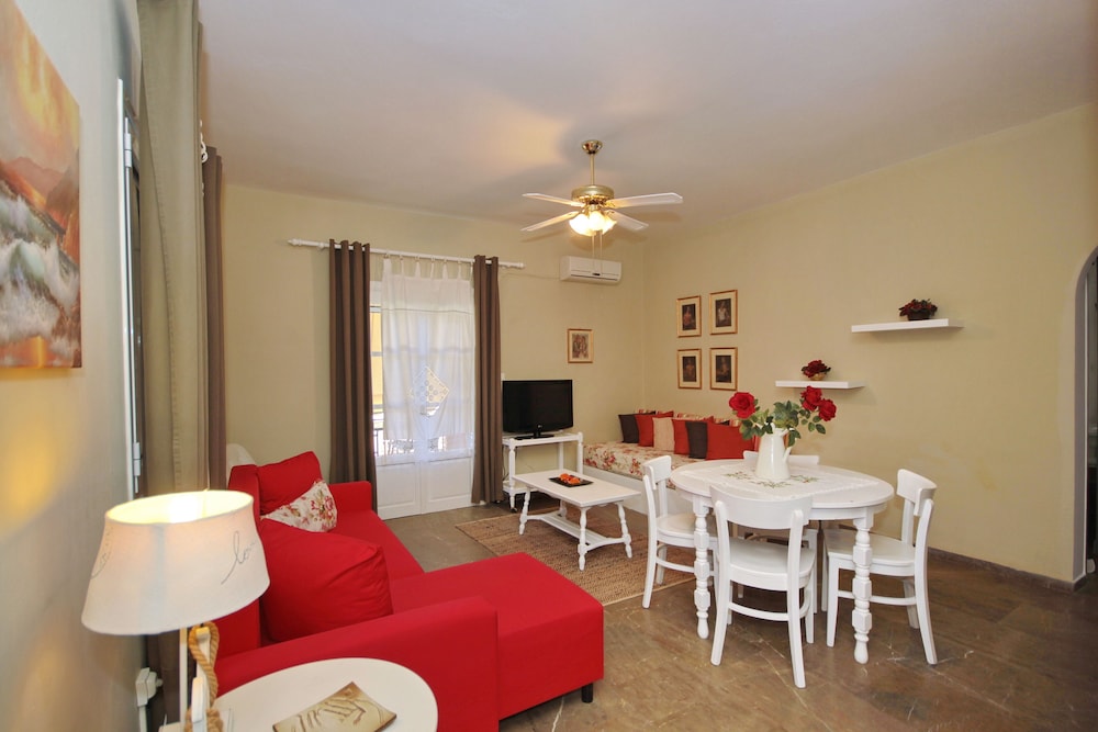 Aloe Luxury Apartments And Suites 29/50