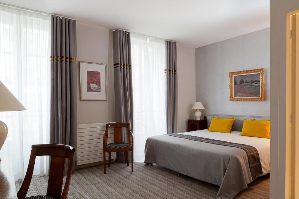 Hotel D Orsay 10/70