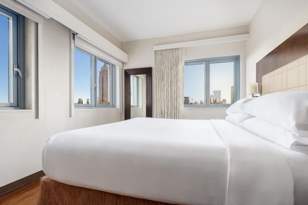 EMPIRE, KING BED, SKY VIEW
