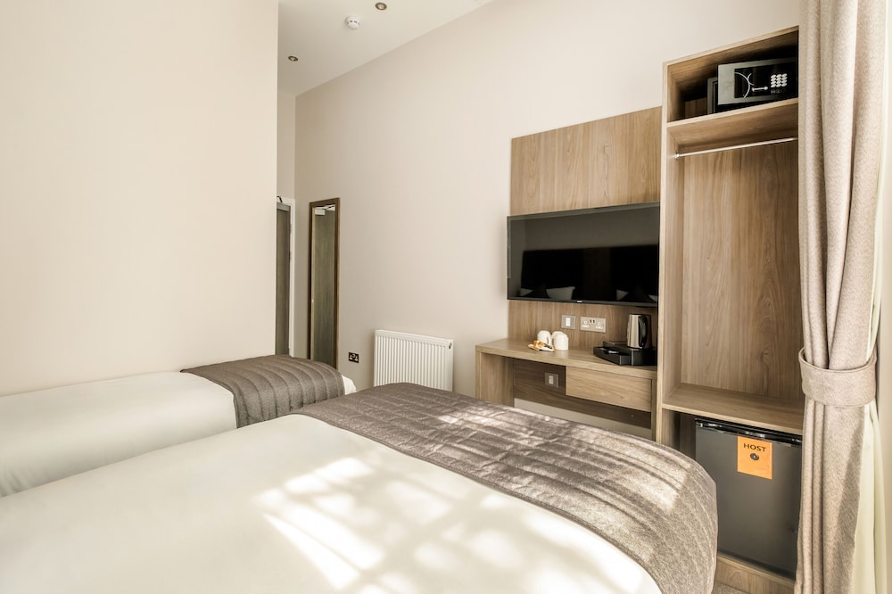 Reem Hotel 44/65