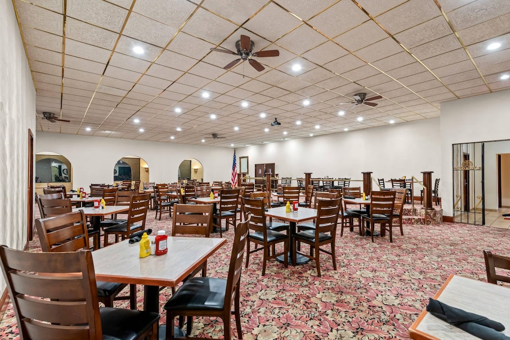 Clarion Inn Branson 54/72