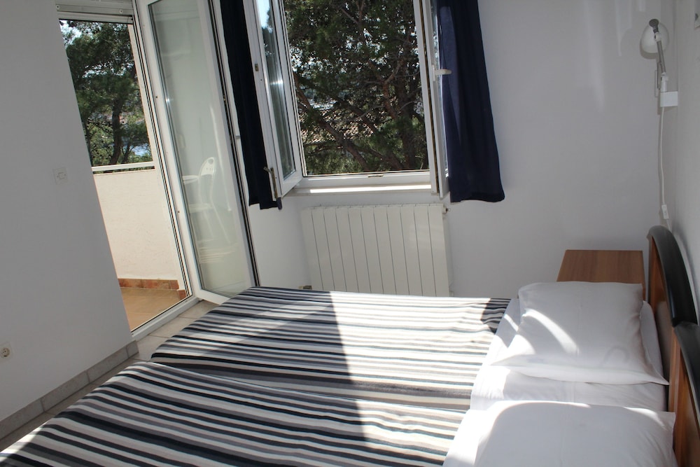 1 BEDROOM, APARTMENT