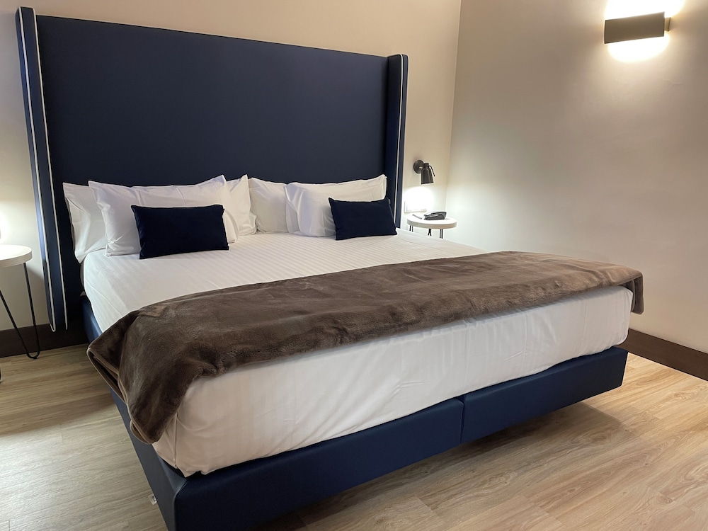 Room, Single, Double Bed, Attic