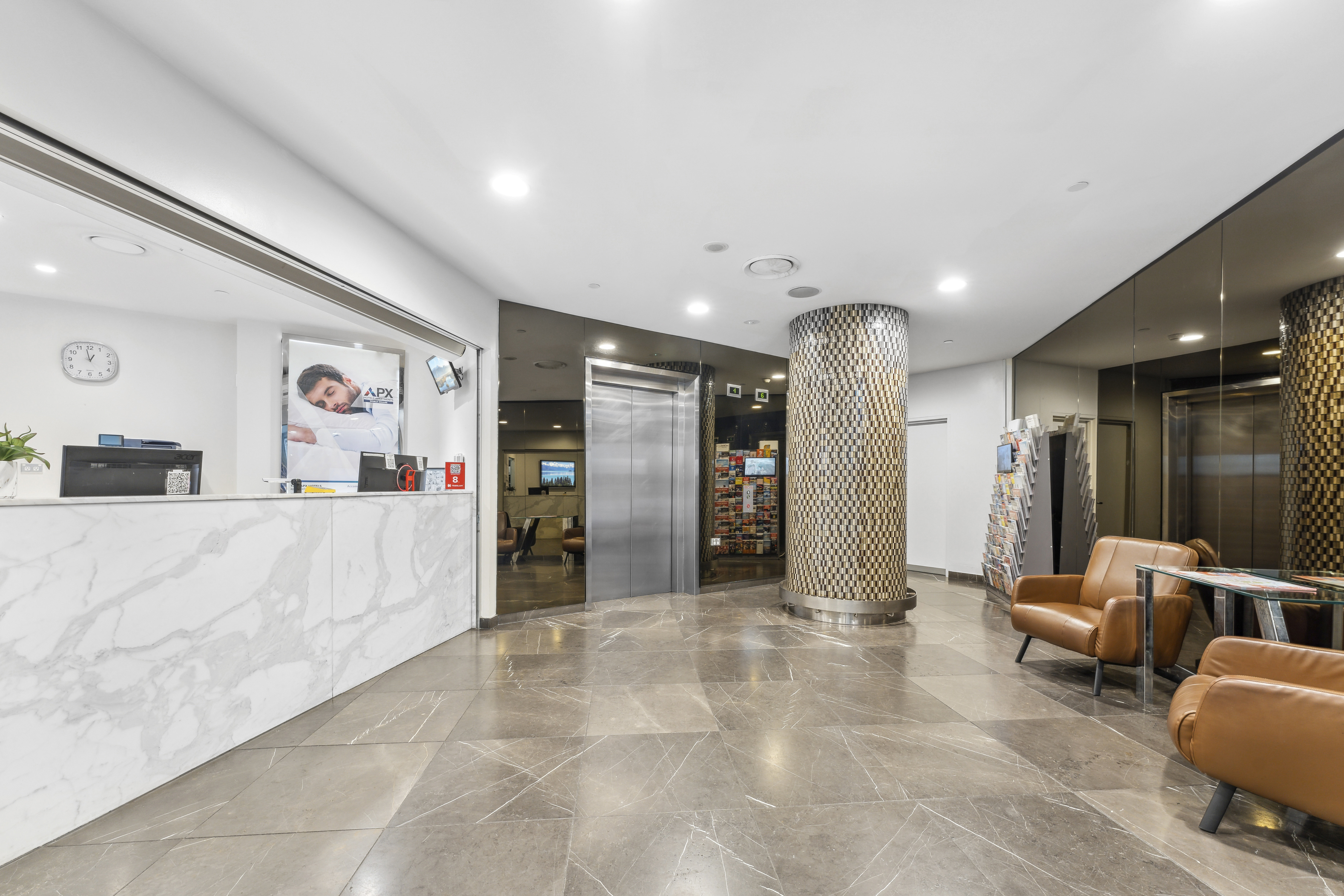 Apx World Square Apartments 3/52
