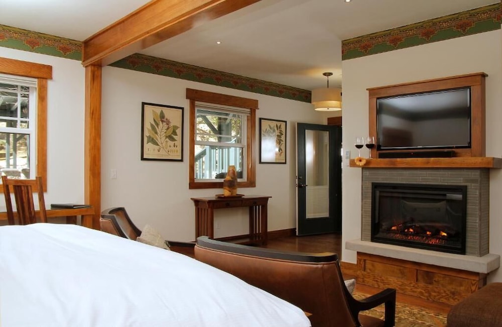 The Grand Idyllwild Lodge 7/50