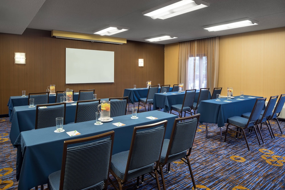 Courtyard by Marriott Denver Central Park 38/50