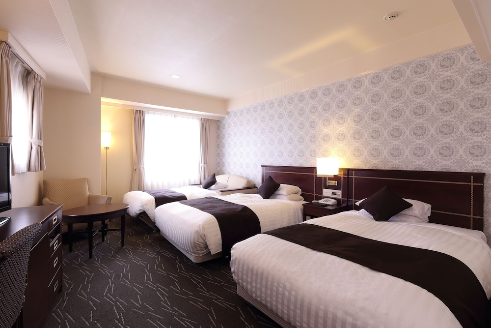Corner Triple Room