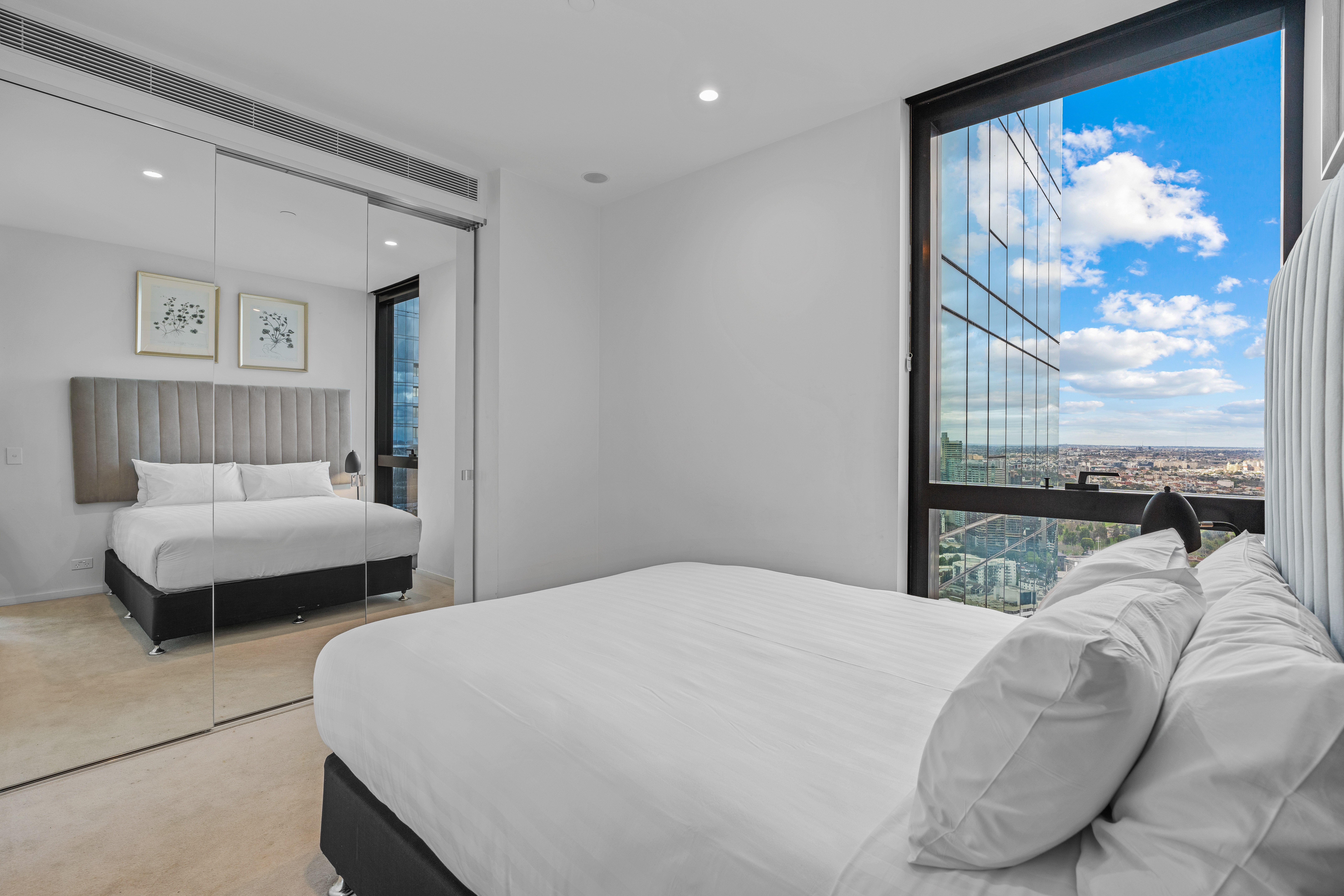 2 Bedrooms, Sky High, Apartment