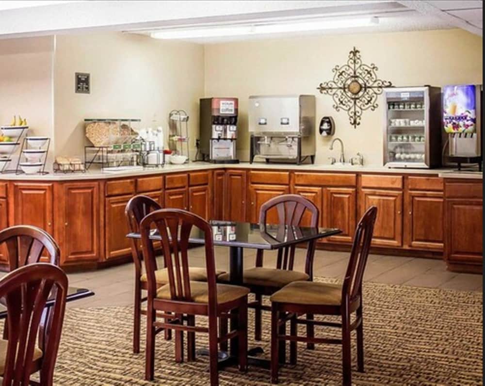 Quality Inn Lima, OH 26/47