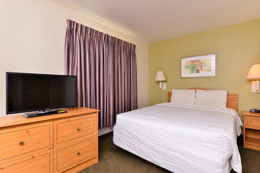 Americas Best Value Inn Suites Winnie 13/17