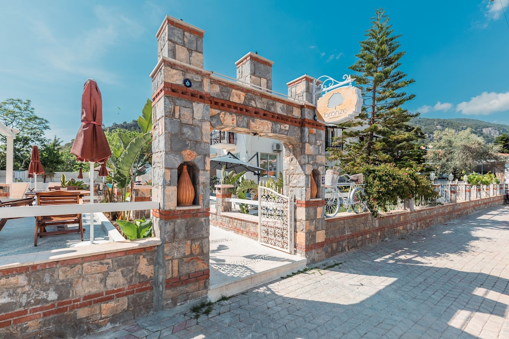 Bronze Hotel - Adults Only 25/32