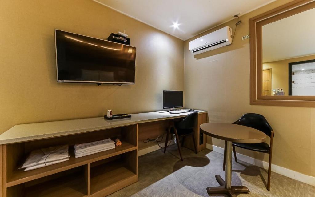 Two Heart Hotel Gimhae 40/55