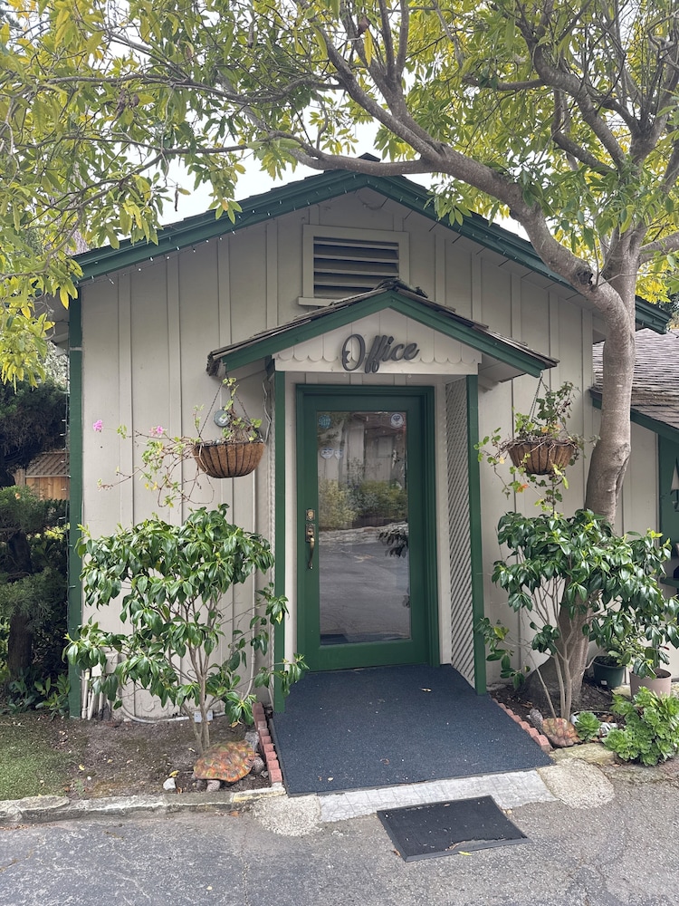 Carmel Resort Inn 5/72