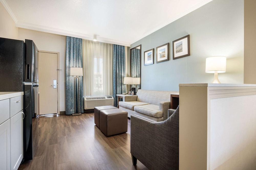 MainStay Suites Orange County John Wayne Airport 37/57