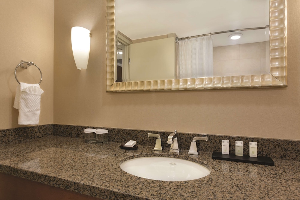 Embassy Suites by Hilton Denver Tech Center 48/64