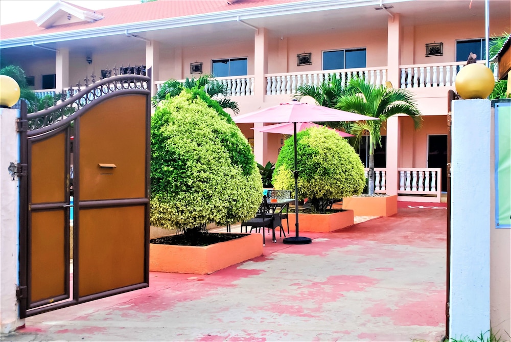 Conrada's Place Hotel And Resort 14/67