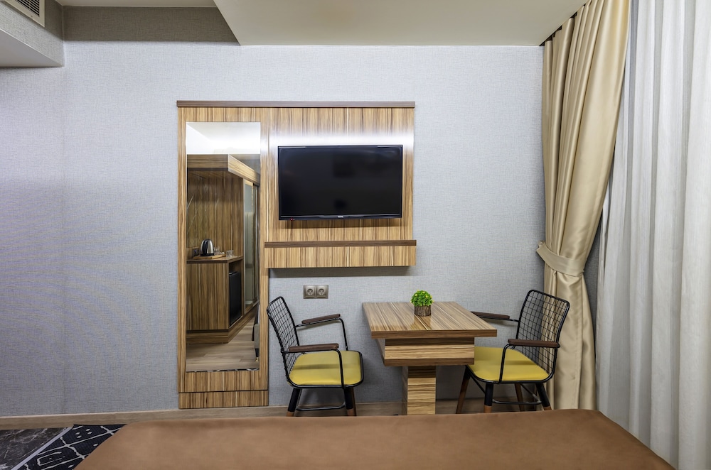 Dem Istanbul Airport Hotel 44/52