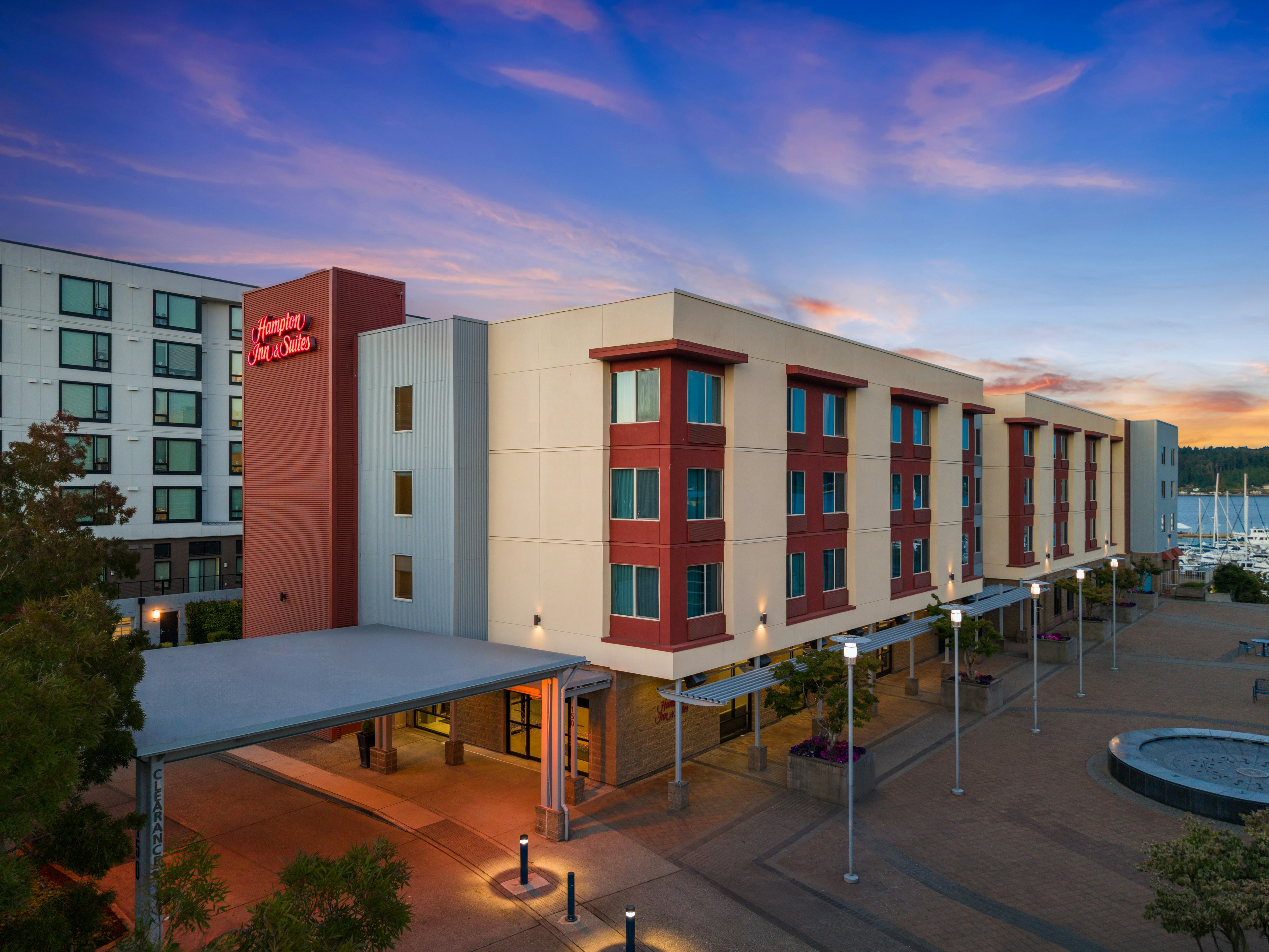 Hampton Inn Suites Bremerton 6/57