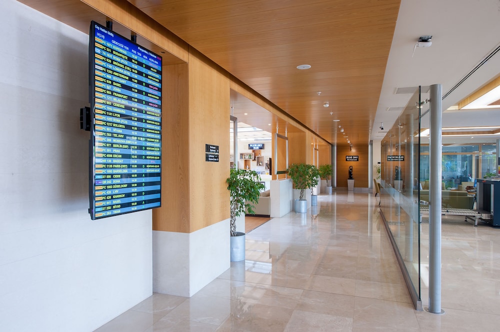 Lobby at ISG Airport Hotel, ISTANBUL