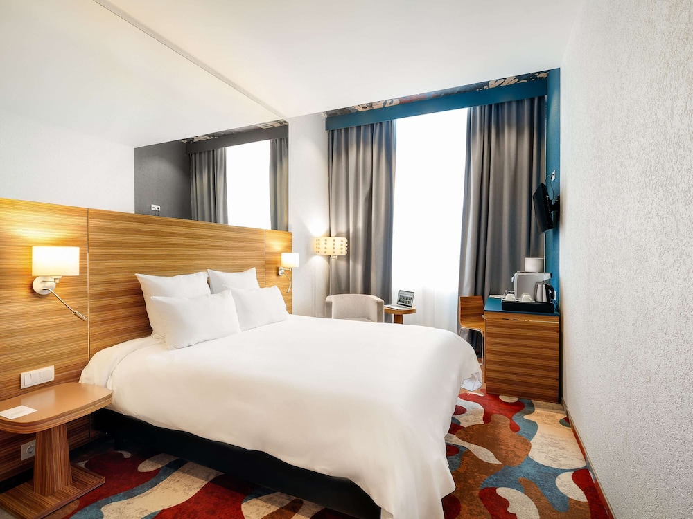 CLASSIC, DOUBLE BED, LAKE VIEW