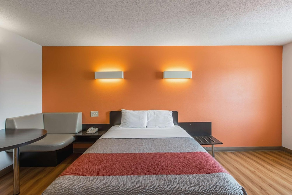 Motel6 Omaha, NE 17/55