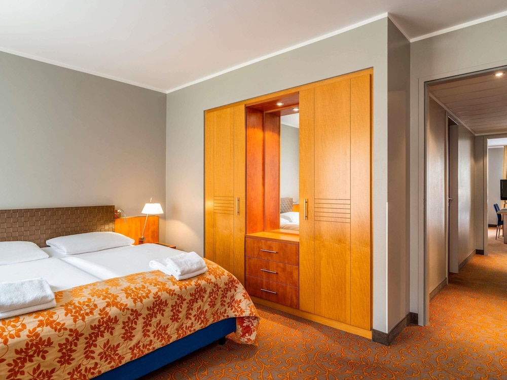 2 BEDROOMS, FAMILY SUITE, SOFA